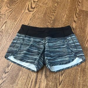 Lululemon workout shorts 4’